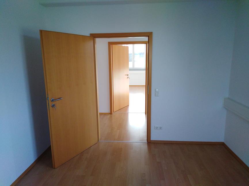 Bild 1 BÜRORÄUME IM MODERNEN GEWERBEGEBÄUDE