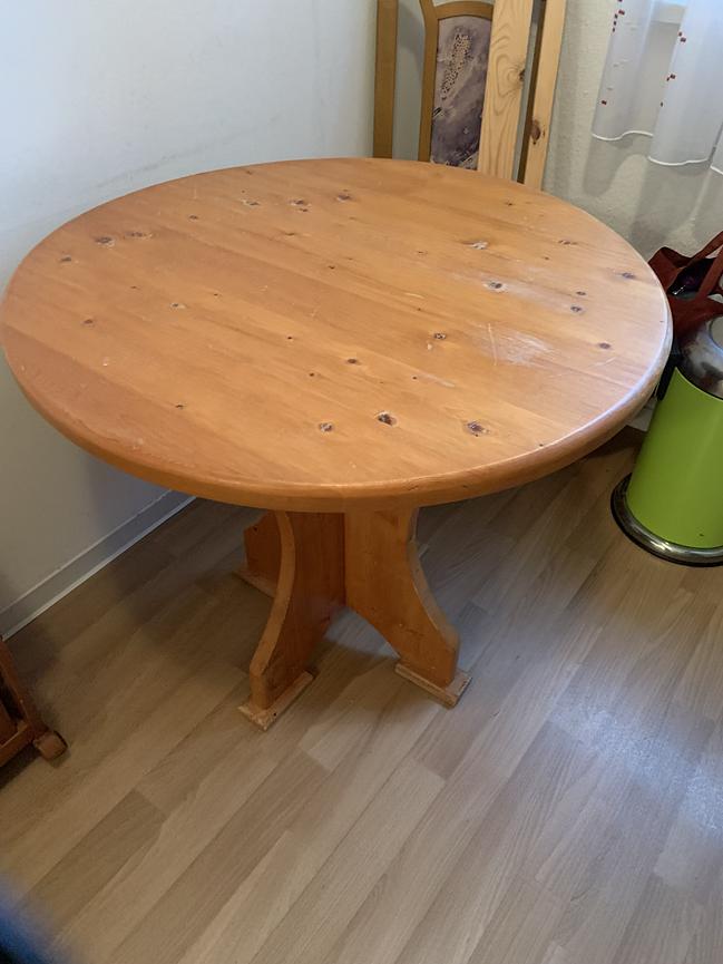 Bild 1 Holztisch