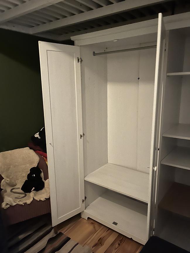 Bild 5 Kleiderschrank mit Spiegel