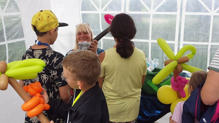 Bild 5 Zauber-Programm für Kita Kindergeburtstag mit Mitmach-Zaubershow+Ballonmodellage