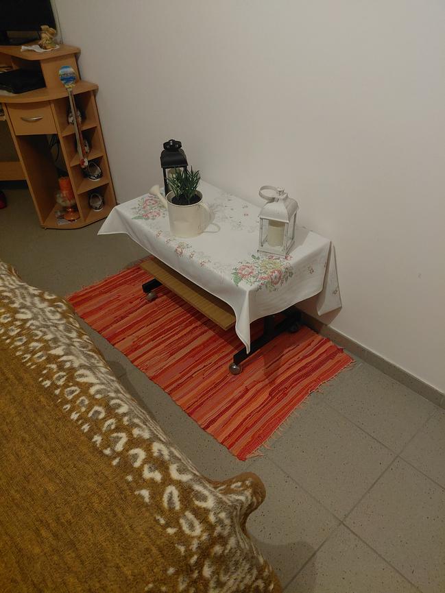 Bild 3 Bett, Tisch, Eckschreibtisch