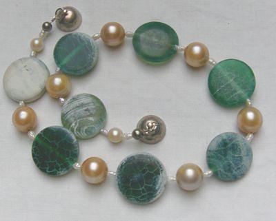 Bild 2 Edelsteinkette mit einen Bandachat und Perleneinlagen