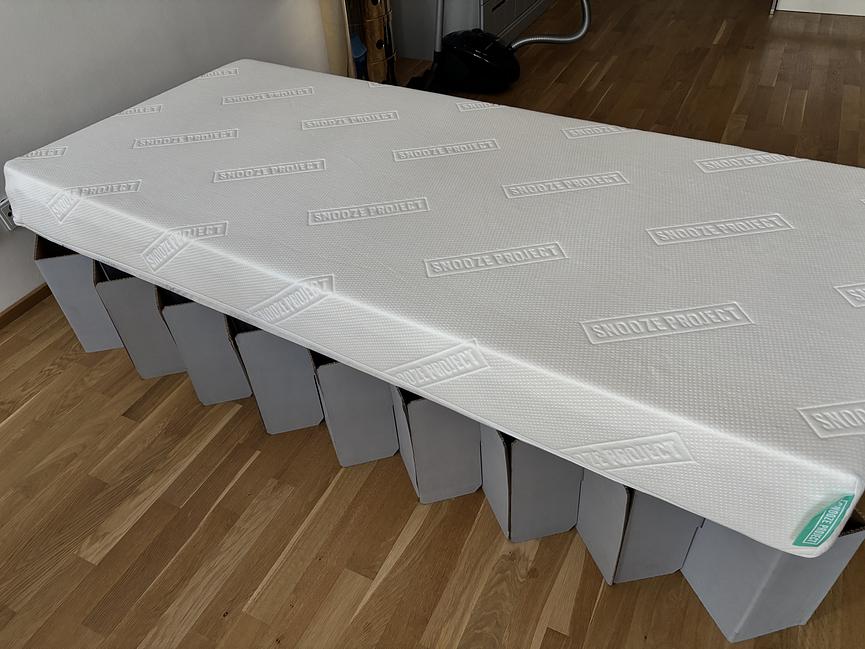 Bild 1 Papp-Bett von Roominabox, mit oder ohne Matratze zu verkaufen