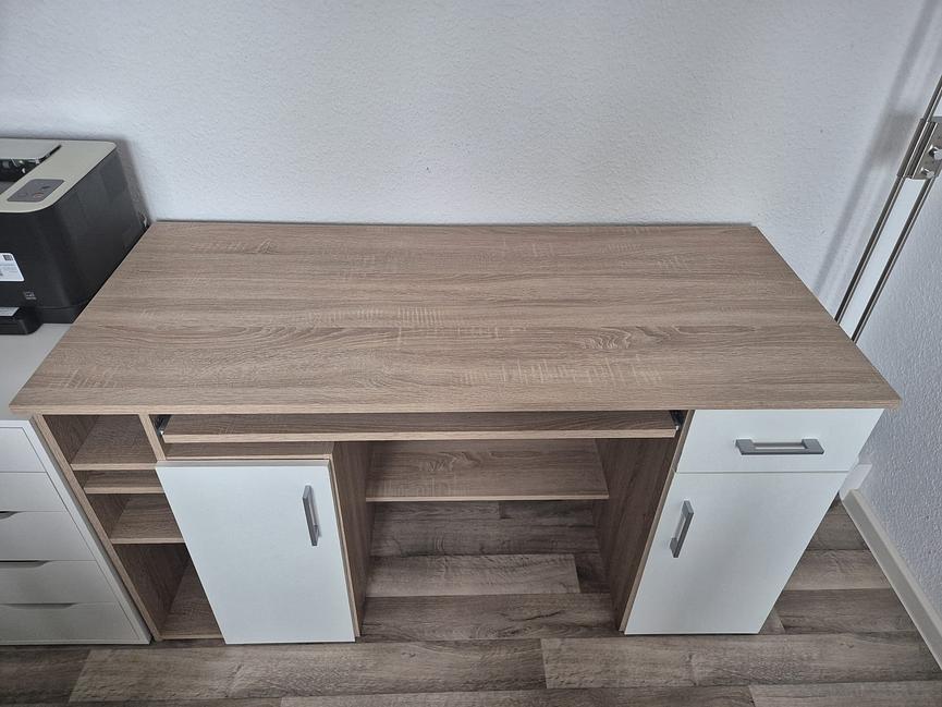 Bild 2 Schreibtisch