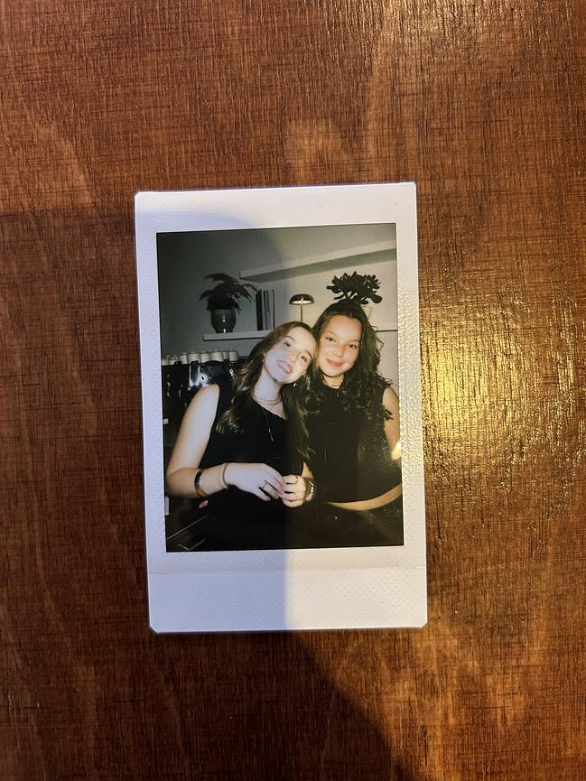 Bild 1 2 Studentinnen suchen Wohnung/WG