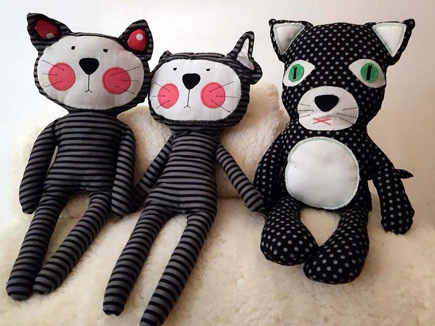 Bild 1 handgenähte Kuschelkatzen suchen ein neues Zuhause