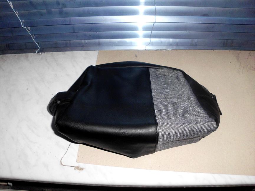 Bild 6 gebe ein sehr schöne portmanee in leder ab es ist neu und unbenutzt