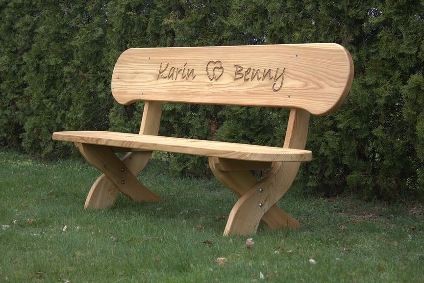 Bild 1 Terrassenbank mit Gravur. Ostern Geschenk. Krongartmöbel.