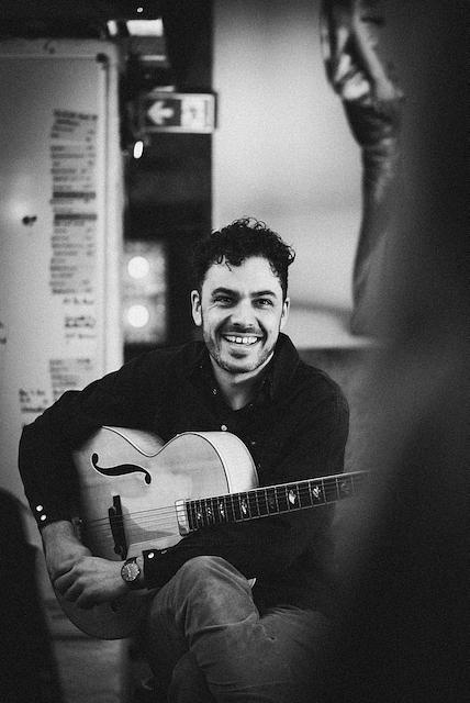 Bild 2 Gitarrenunterricht Basel für jedes Alter und Level