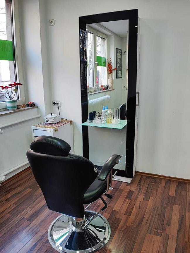 Bild 4 Biete Friseureinrichtung von Olymp aufgrund von Geschäftsaufgabe