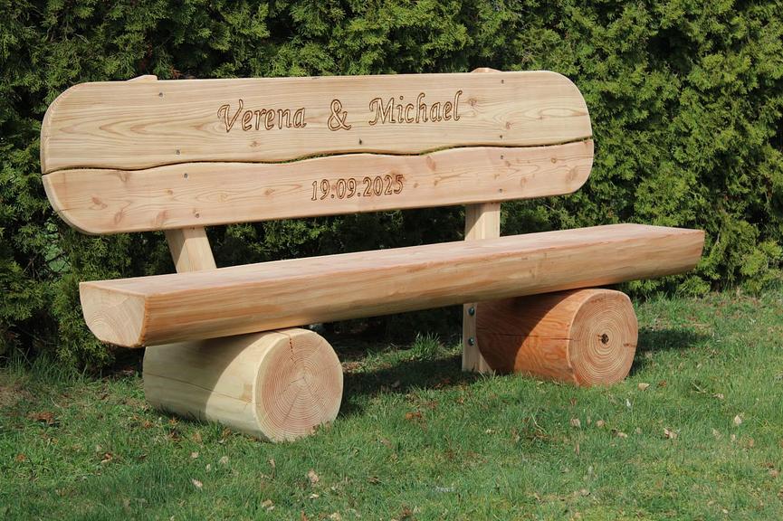Bild 6 Gartenbank aus Lärche mit Gravur. Hochzeitsgeschenk. Frühlingsgeschenk.