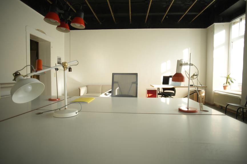 Bild 5 Arbeitsplätze_Coworking_Schreibtisch_Atelier_BüroRaum_Studio_Büro