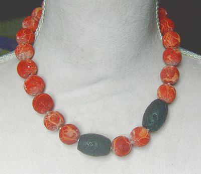 Bild 8 Edelsteinkette, Schaumkoralle mit Lava Einlagen