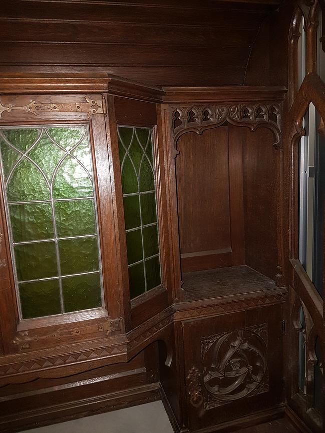 Bild 12 altes Buffet ca 200 Jahre alt mit Bleiverglasung 2,75 hoch 1,60 breit 80 tief ec