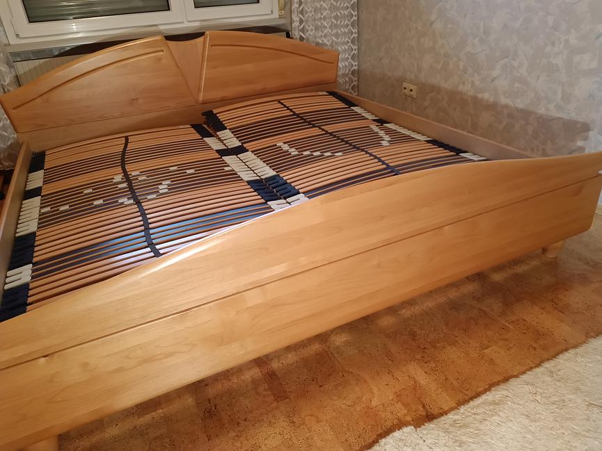 Bild 3 Schlafzimmer Möbel wertig, Buche massiv, Bett, Komm., Nachttische