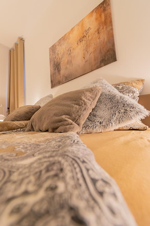 Bild 1 Zwei stilvole Zimmer