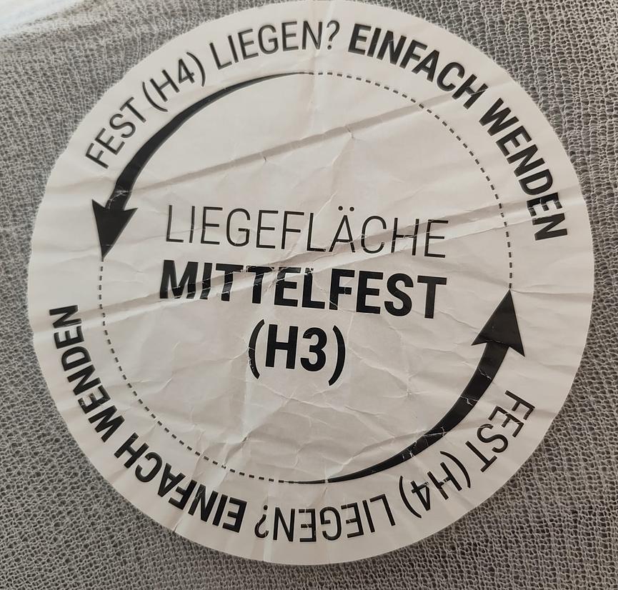Bild 1 Matratze Bett1 und Memory Foam-Kissen