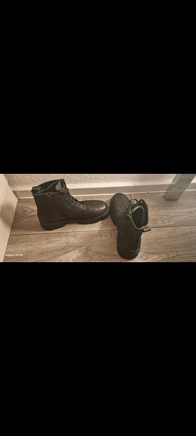 Bild 2 Frauen stiefel und Auto Schale zu verkaufen
