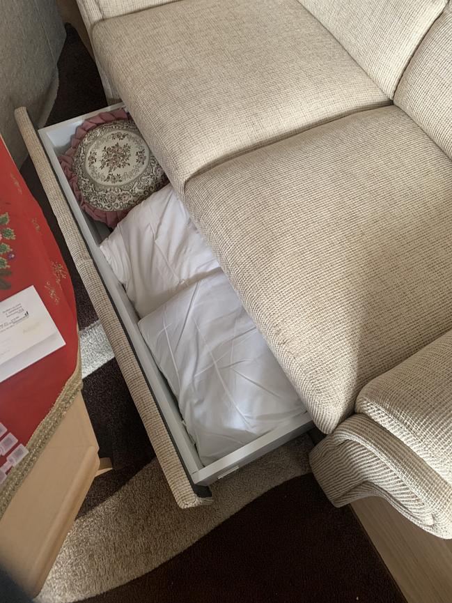 Bild 3 Couch, Sessel und Hocker