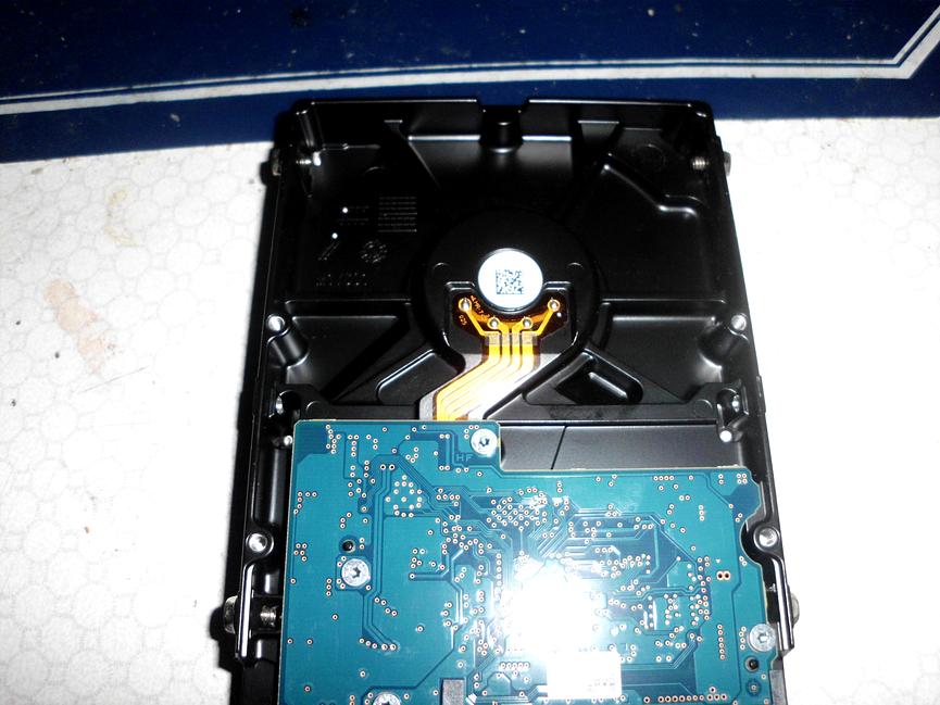 Bild 2 gebe hier ein mal windows 11pro dvd mit kay dazu eine 1tb hdd festplatte ab