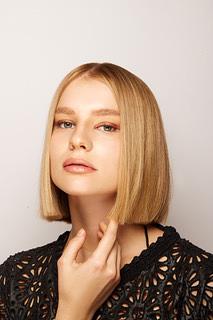 Bild 2 Blondspezialisten suchen Friseur/in!