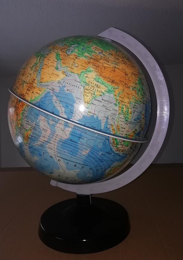 Bild 1 gebe hier als dekoration einen globus und eine schiffsrat uhr ab nur für 8euro