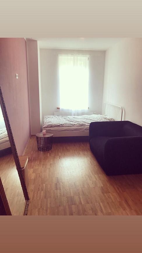 Bild 3 Helles 12 m² Zimmer in 2er-WG mit Balkon, nette Mitbewohnerin gesucht