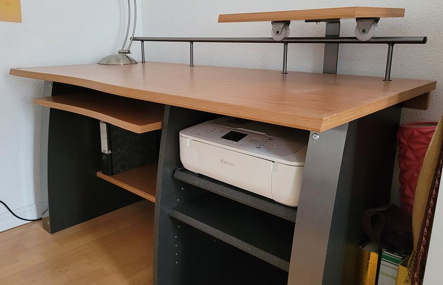 Bild 3 Schreibtisch/ Computertisch