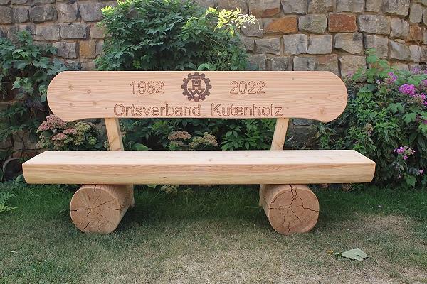 Bild 2 Holzbank mit Beschriftung. Gartenbank mit Gravur. Jubiläumsgeschenk.