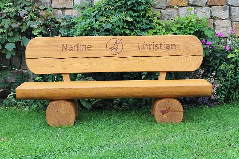 Bild 2 Gartenbank aus Baumstamm mit Gravur. Hochzeitsgeschenk.