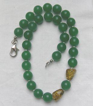 Bild 4 Edelsteinkette mit den Aventurin und den Bernstein