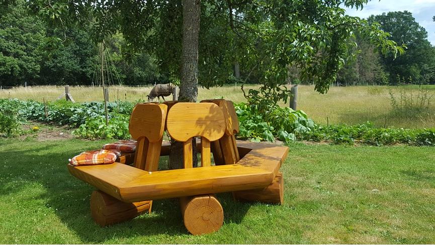 Bild 10 Überdachte Sitzgruppe. Gartenlaube. Gartenlaube. Krongartmöbel.