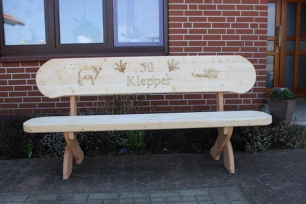 Bild 14 Gartenbänke mit Motiv und Gravur. Krongartmöbel.