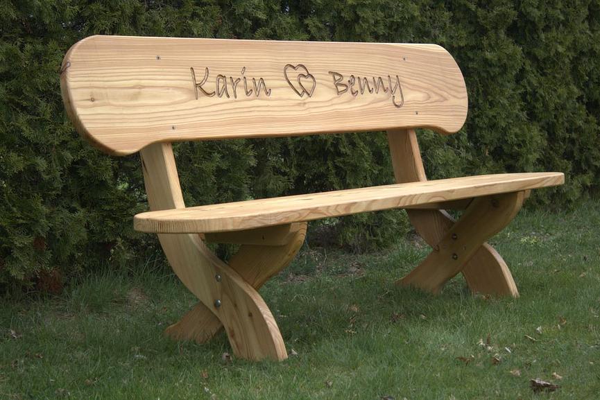 Bild 13 Gartenlaube. Überdachte Gartenmöbel. Holzmöbel.