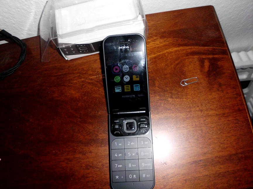 Bild 6 Ich gebe ein unbenutztes Nokia 2720 Dual-Tasten-Handy mit 2Gin Schwarz ab.