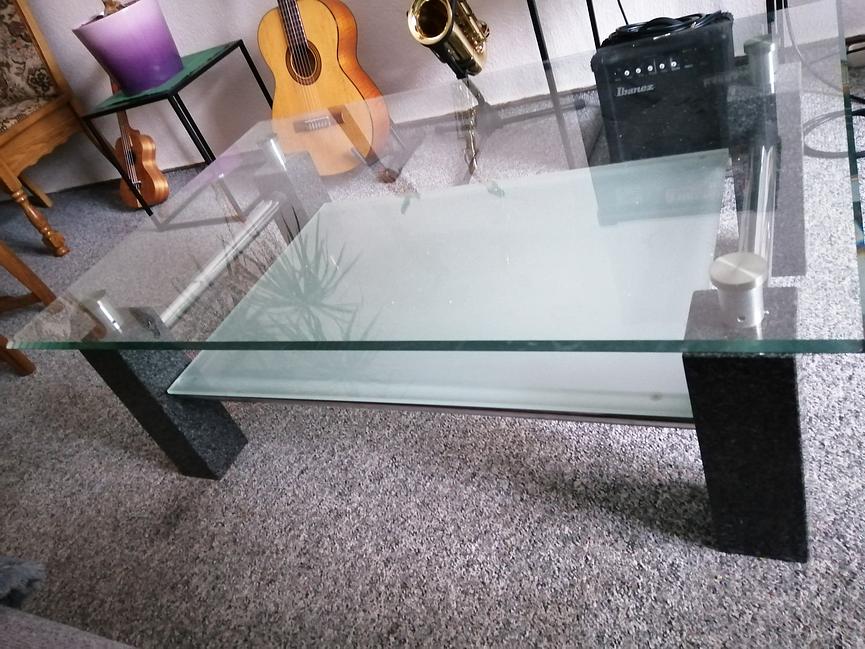 Bild 1 Glastisch