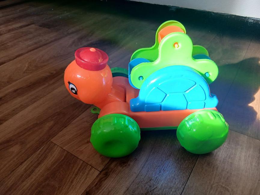 Bild 24 Kinder Klamotten unter ein 1zu verkaufen und ein großen Karton mit Kinder Spielz