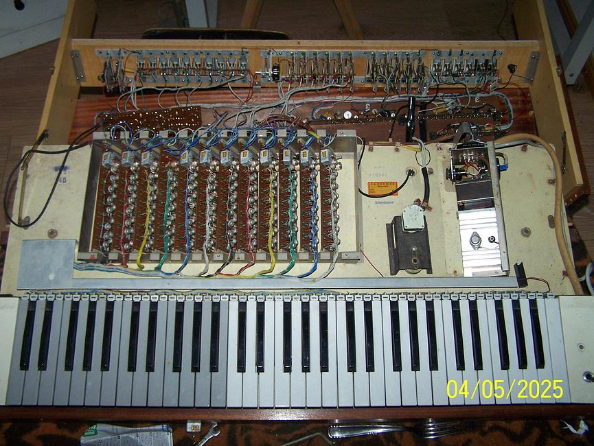Bild 1 E Orgel aus den 70iger Jahren für fast Umme