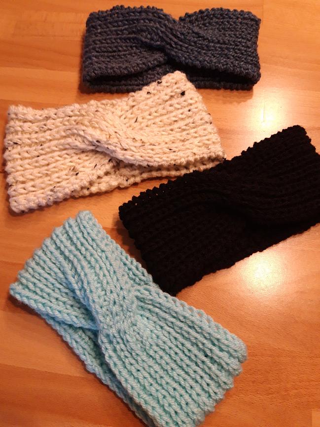 Bild 1 Stirnband handgestrickt