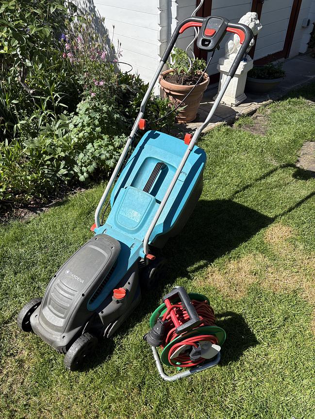 Bild 1 Gardena elektr. Rasenmäher und Kabeltrommel