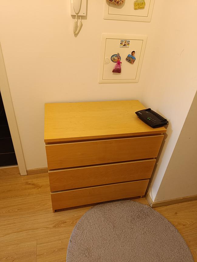 Bild 1 Holzschrank