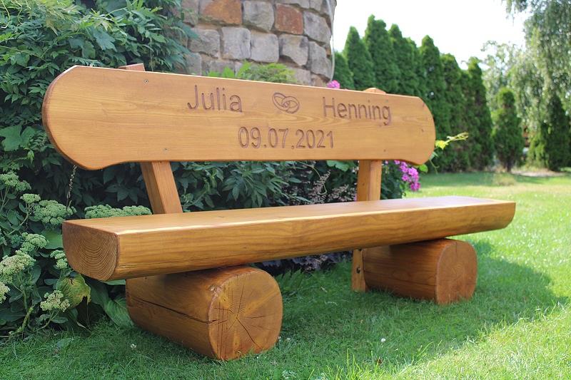 Bild 1 Gartenbank aus Lärche mit Gravur. Hochzeitsgeschenk.