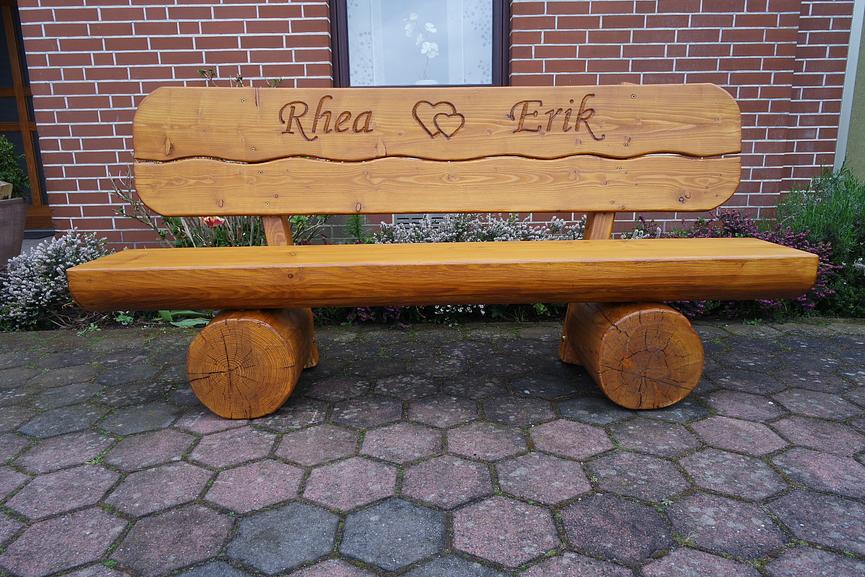 Bild 7 Gartenbank aus Lärche mit Gravur. Hochzeitsgeschenk. Geschenk.