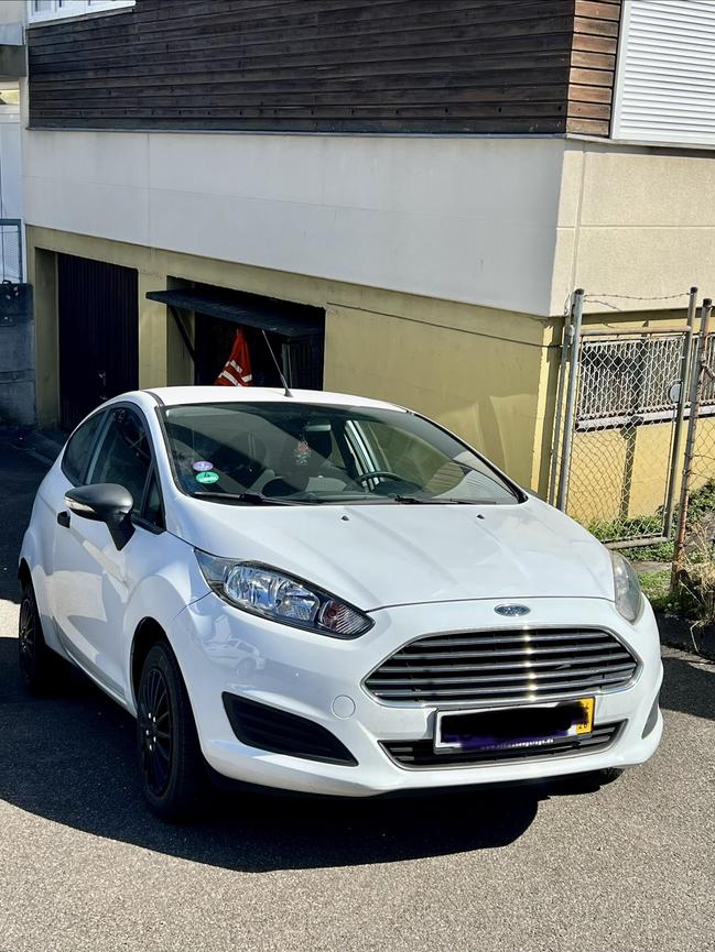 Bild 1 Ford Fiesta 2015 TÜV bis 04/27 sehr gute Zustand