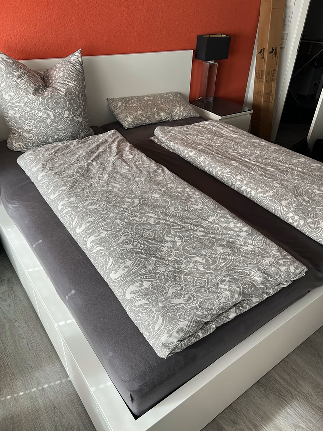 Bild 1 Ikea Malm Bett 180x200 inkl. Lattenrost, Matratze & Nachtschränke