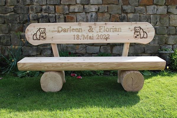 Bild 1 Holzbank mit Beschriftung. Gartenbank mit Gravur. Jubiläumsgeschenk.