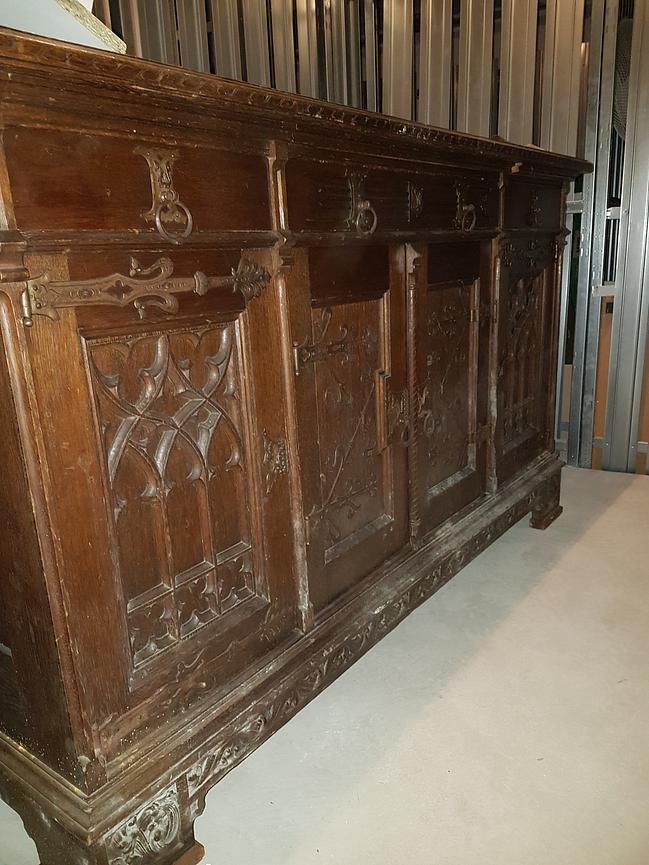 Bild 2 altes Buffet ca 200 Jahre alt mit Bleiverglasung 2,75 hoch 1,60 breit 80 tief ec