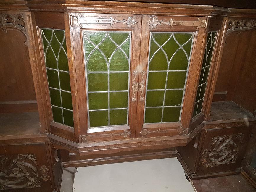 Bild 7 altes Buffet ca 200 Jahre alt mit Bleiverglasung 2,75 hoch 1,60 breit 80 tief ec