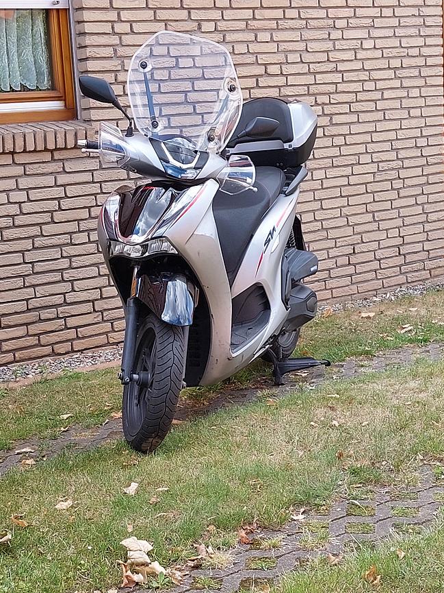 Bild 1 Honda SH350I