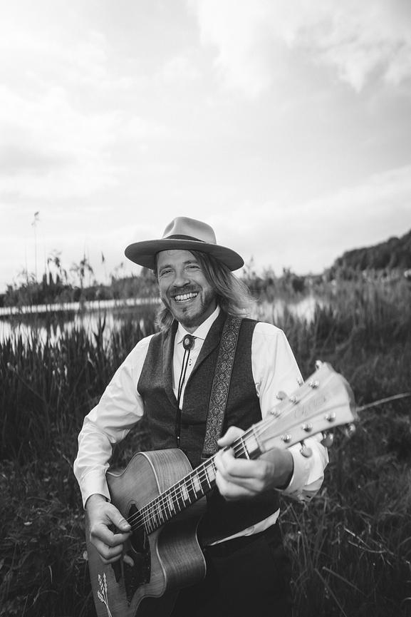 Bild 1 Akustik Konzert Finnigan 24.07. 21 Uhr - Tramper